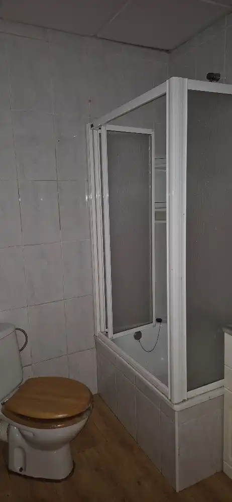 Baño de Piso en venta en Albacete con Calefacción y Balcón