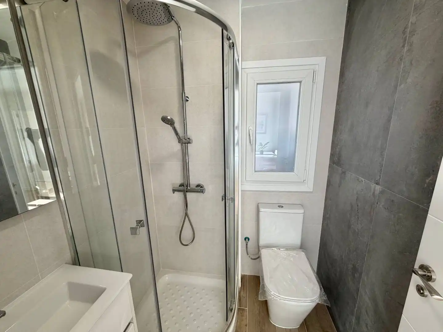 Baño de Piso en venta en  Madrid Capital con Aire acondicionado