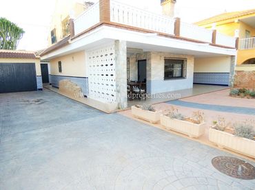 Villa avec balcon à vendre à Puerto de Mazarrón