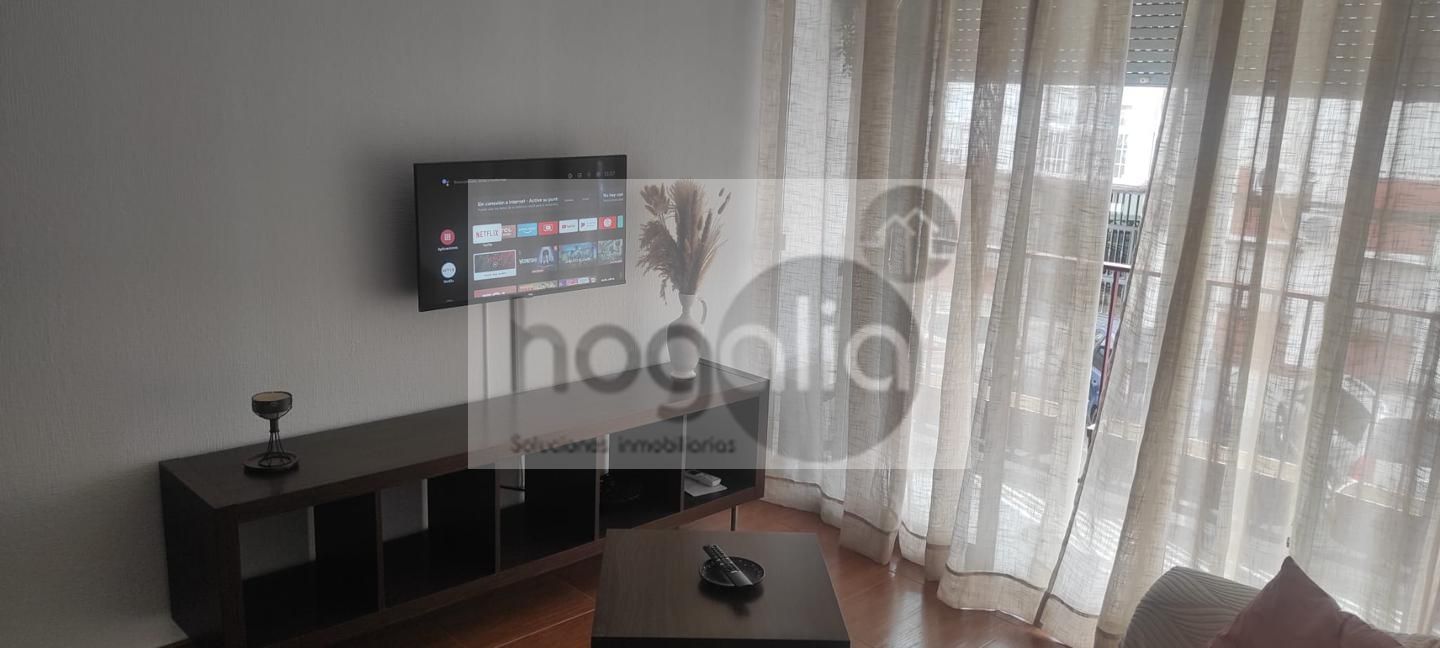 Sala d'estar de Pis de lloguer en  Sevilla Capital amb Aire condicionat, Terrassa i Moblat