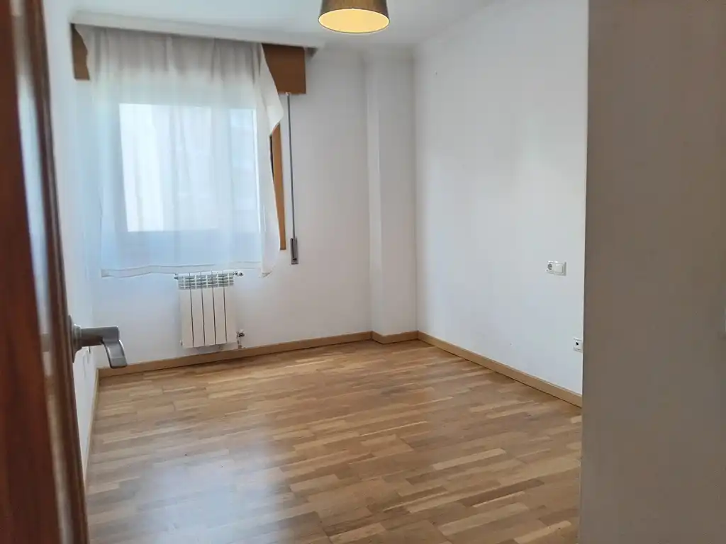 Habitación de Piso en venta en A Coruña Capital  con Calefacción, Parquet y Trastero