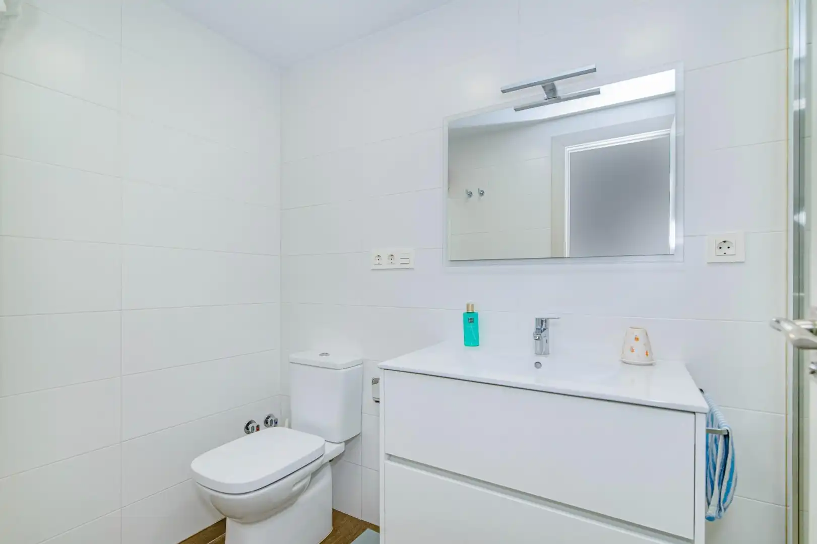 Baño de Piso en venta en Granada con Aire acondicionado, Terraza y Amueblado