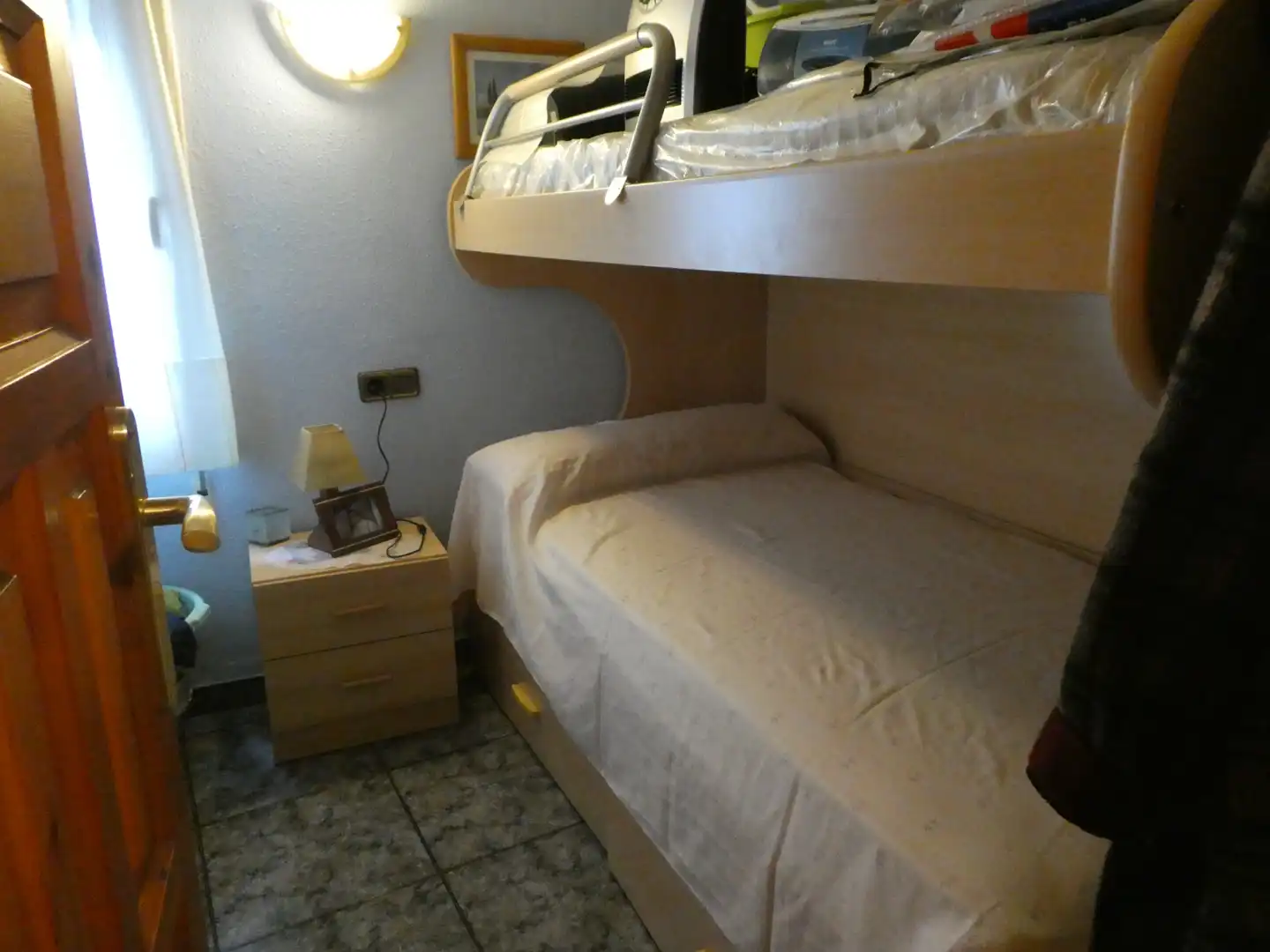 Schlafzimmer von Wohnungen zum Verkauf in Lloret de Mar mit Klimaanlage und Heizung