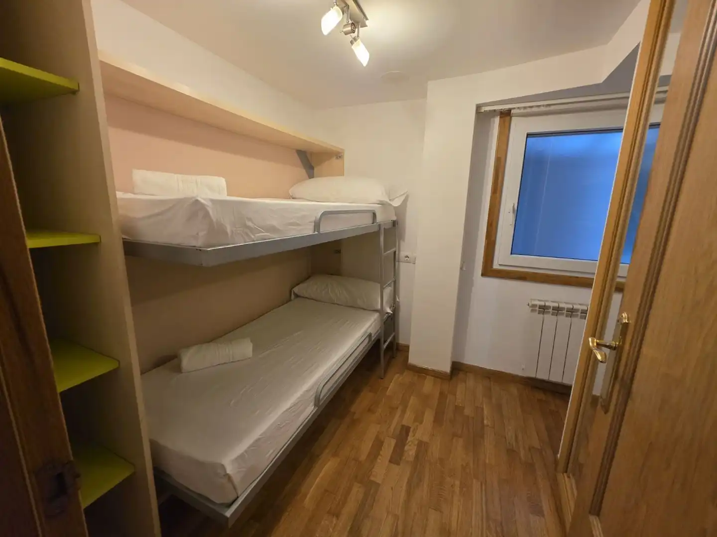 Dormitori de Apartament en venda en A Coruña Capital  amb Calefacció