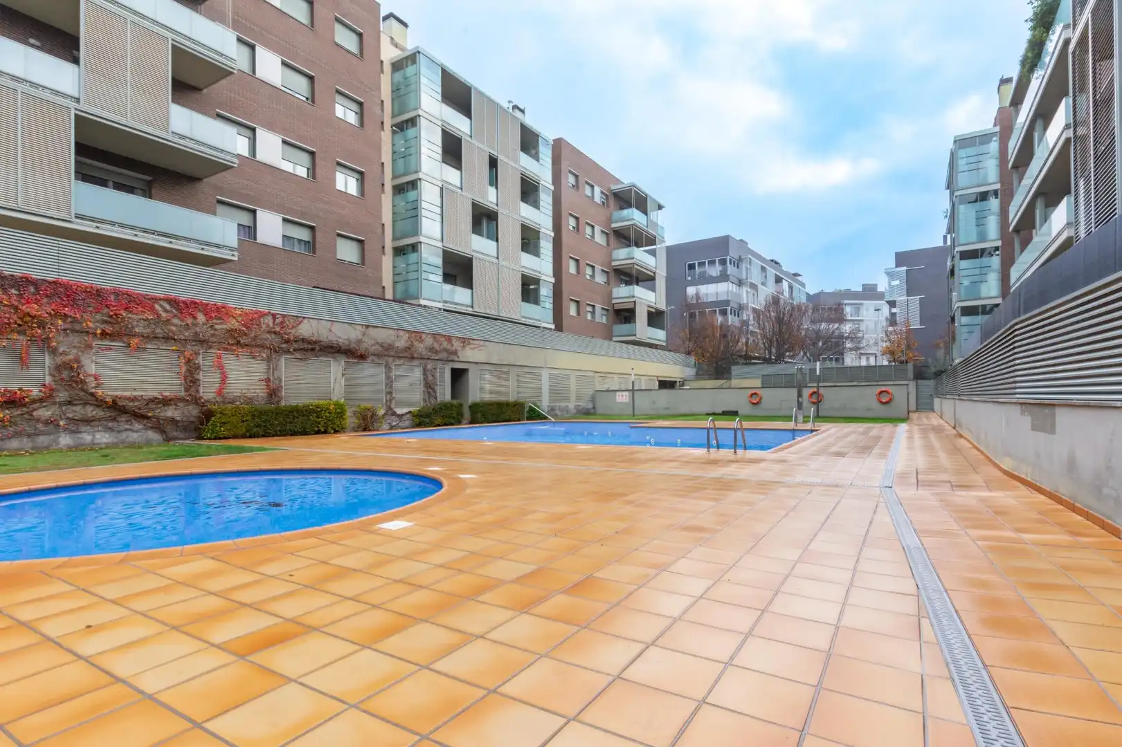 Swimming pool of Flat for rent in Sant Cugat del Vallès  with Private garden, Parquet flooring and Terrace