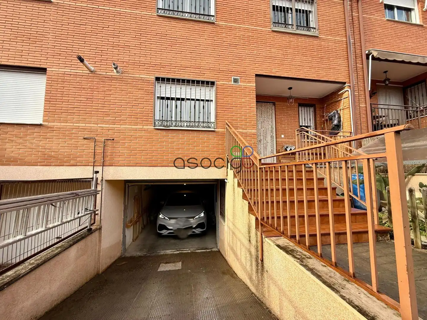 Parking de Casa adosada en venta en Chiloeches con Calefacción y Jardín privado