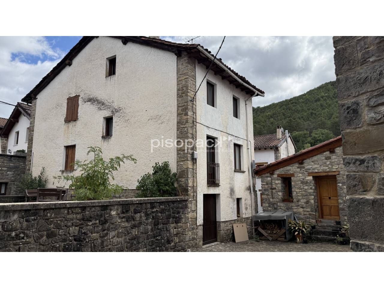 Vista exterior de Casa o xalet en venda en Roncal / Erronkari amb Parquet