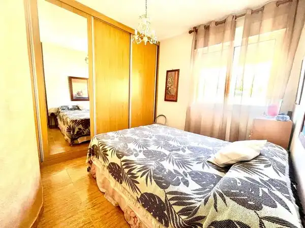 Schlafzimmer von Wohnungen zum Verkauf in Roquetas de Mar mit Klimaanlage, Heizung und Terrasse