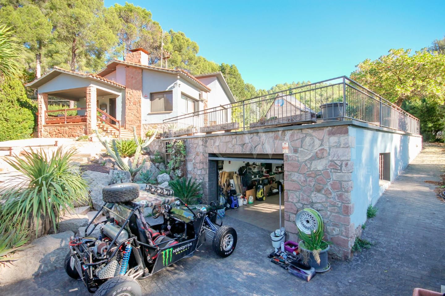 Vista exterior de Casa o xalet en venda en Bigues i Riells del Fai amb Aire condicionat, Jardí privat i Terrassa