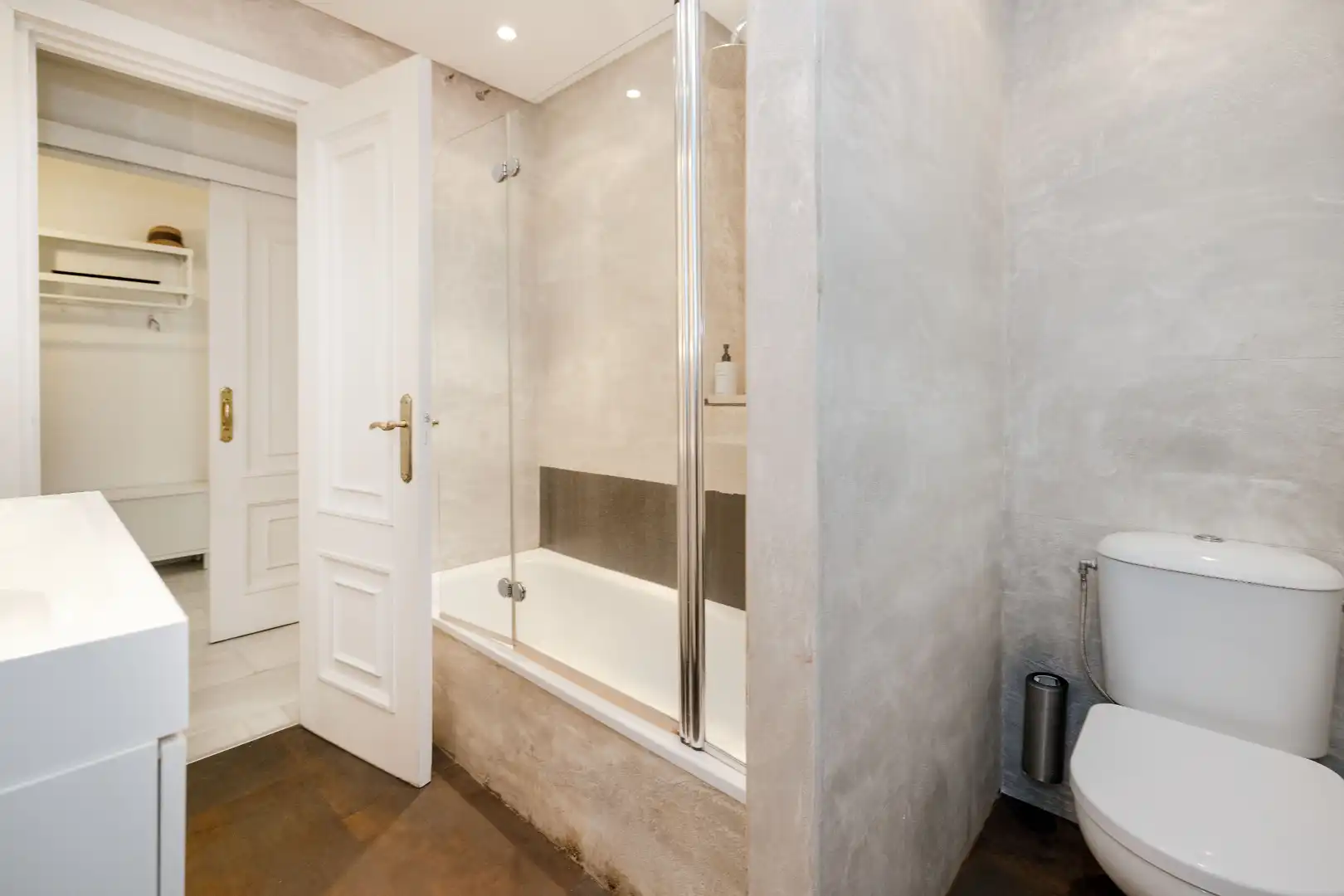 Baño de Piso en venta en Marbella con Aire acondicionado, Calefacción y Terraza