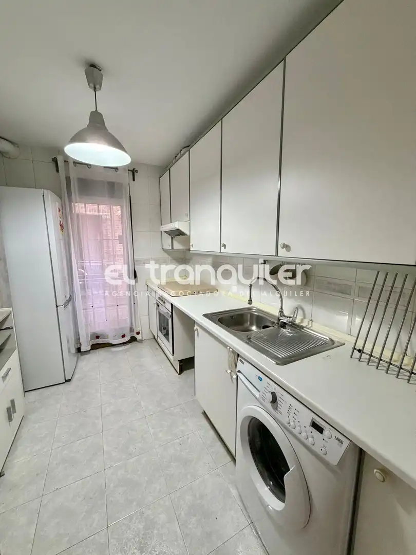 Cocina de Piso de alquiler en Madrid con Aire acondicionado, Parquet y Lavadora