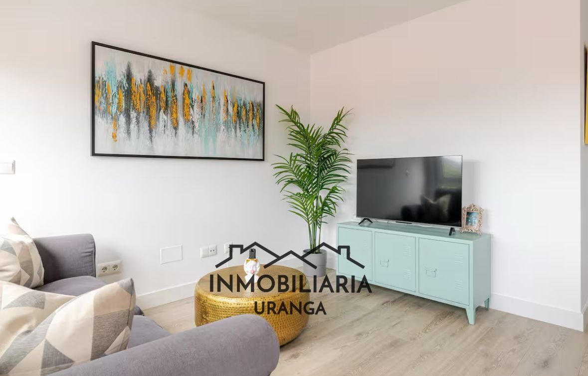 Living room of Flat for sale in Laredo  with Heating and Furnished