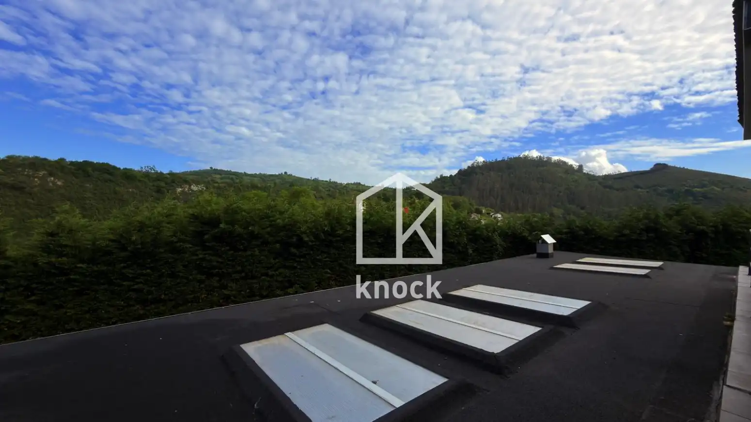 Vista exterior de Casa o xalet en venda en Oviedo  amb Calefacció, Parquet i Terrassa