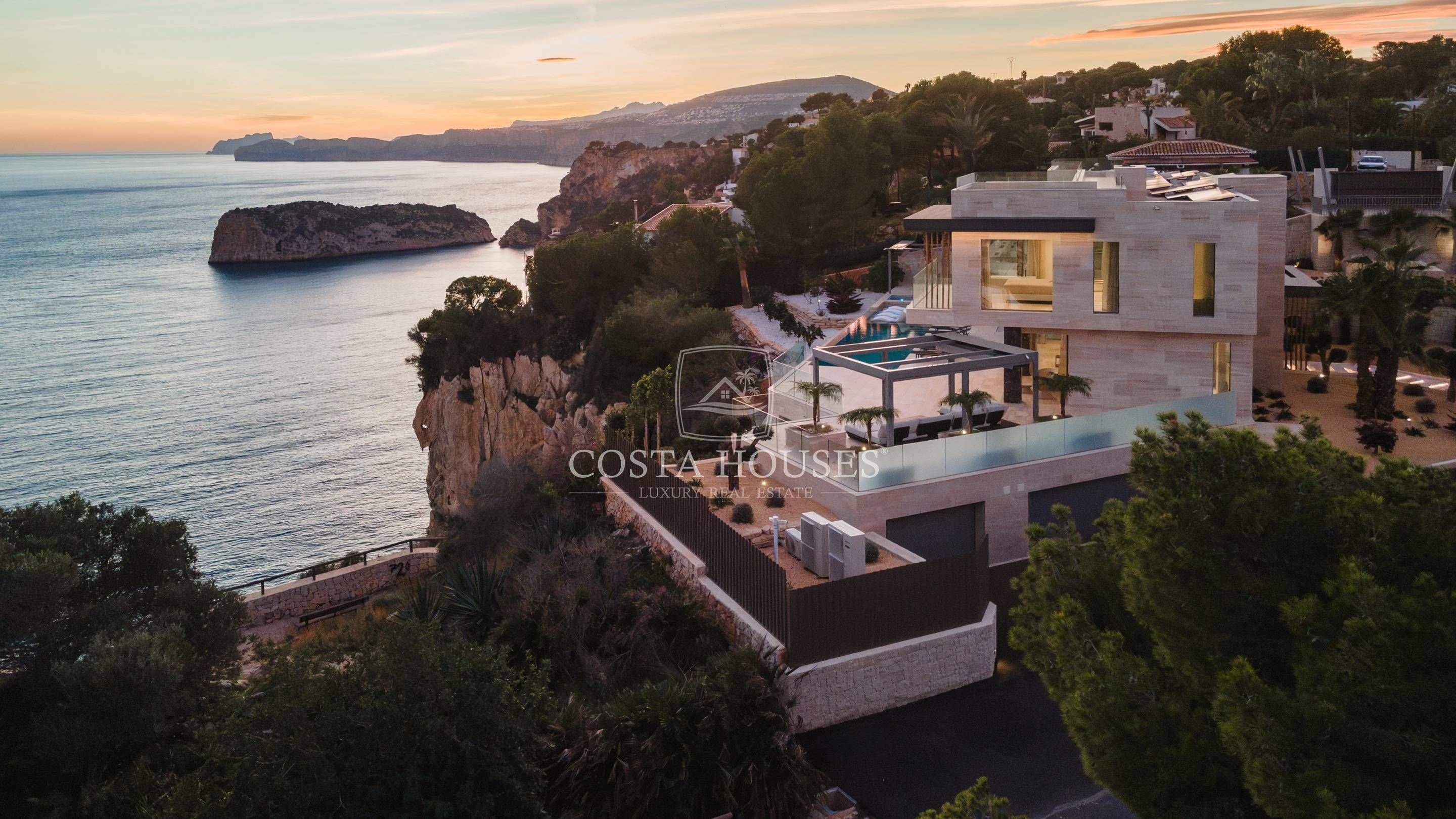Vista exterior de Casa o xalet en venda en Jávea / Xàbia amb Aire condicionat, Calefacció i Jardí privat