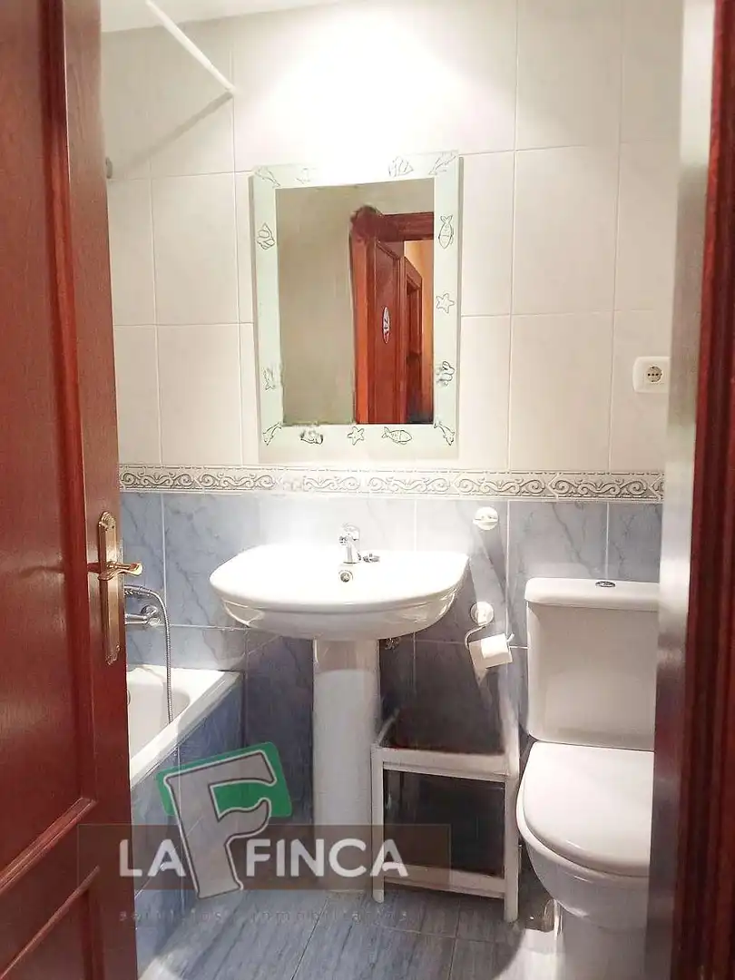Bany de Casa o xalet en venda en Soto del Barco amb Calefacció, Parquet i Terrassa