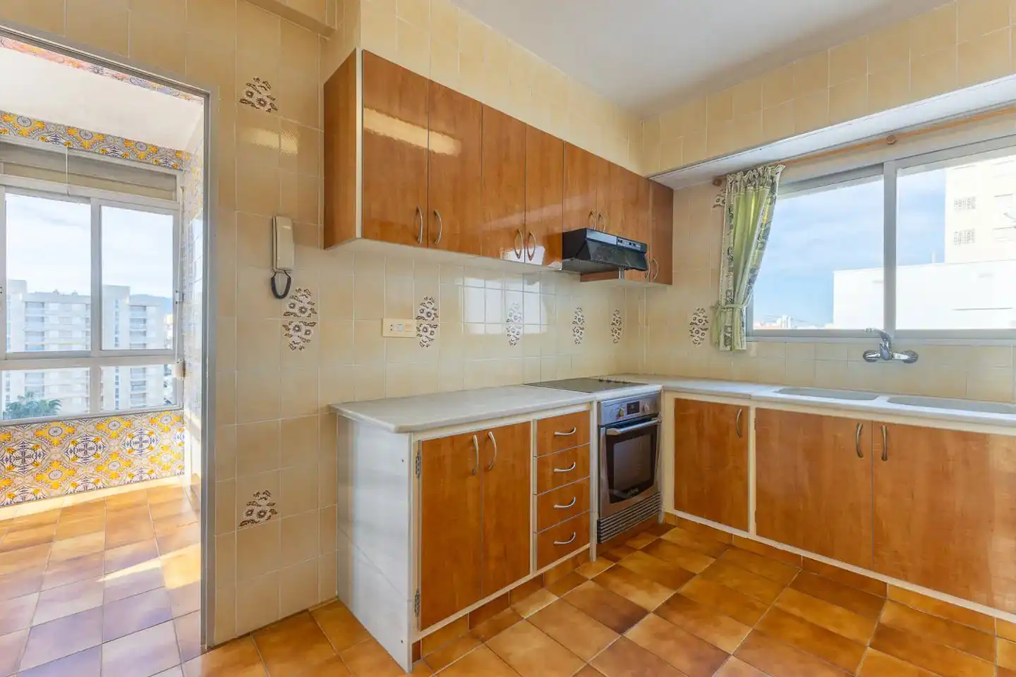 Cuina de Apartament en venda en Gandia amb Terrassa i Moblat