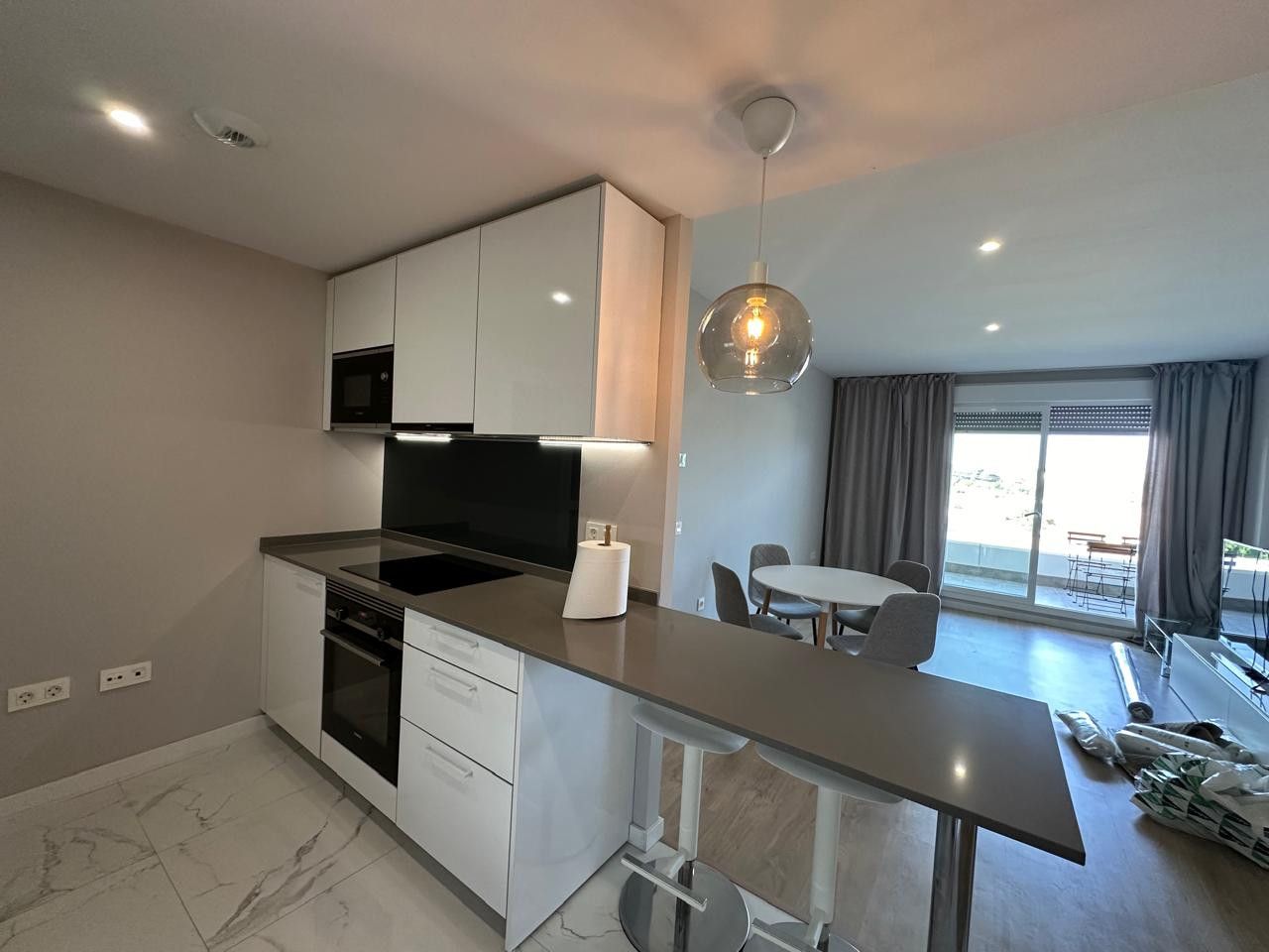 Cuina de Apartament de lloguer en Marbella amb Aire condicionat, Terrassa i Traster