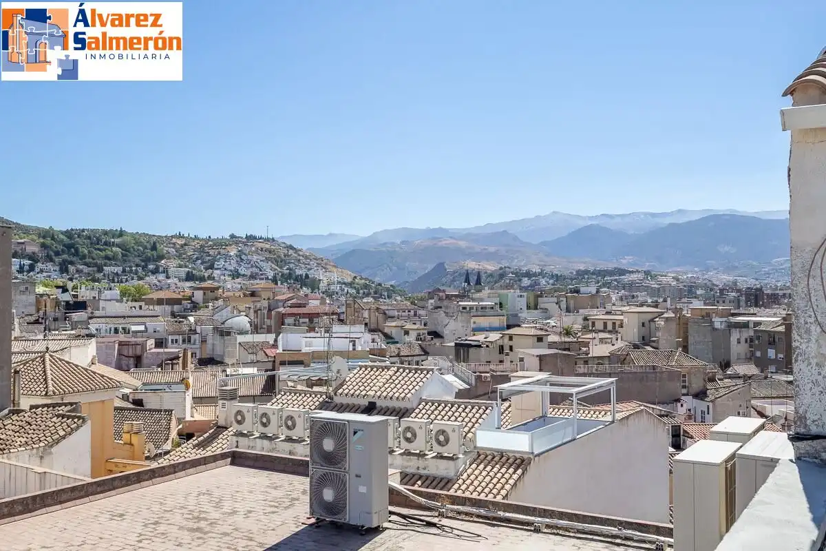 Vista exterior de Pis en venda en Granada amb Terrassa, Traster i Balcó
