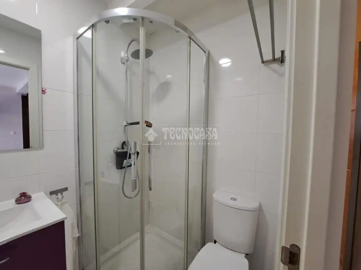 Baño de Piso en venta en Madrid con Calefacción, Terraza y Balcón