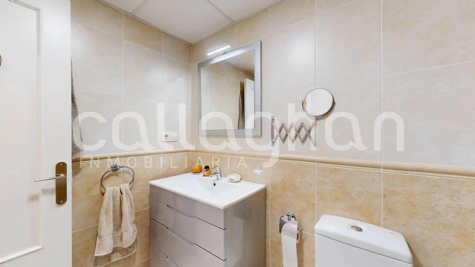 Bathroom of Ground floor for sale in Valencia  with Air Conditioner, Private garden and Storage room