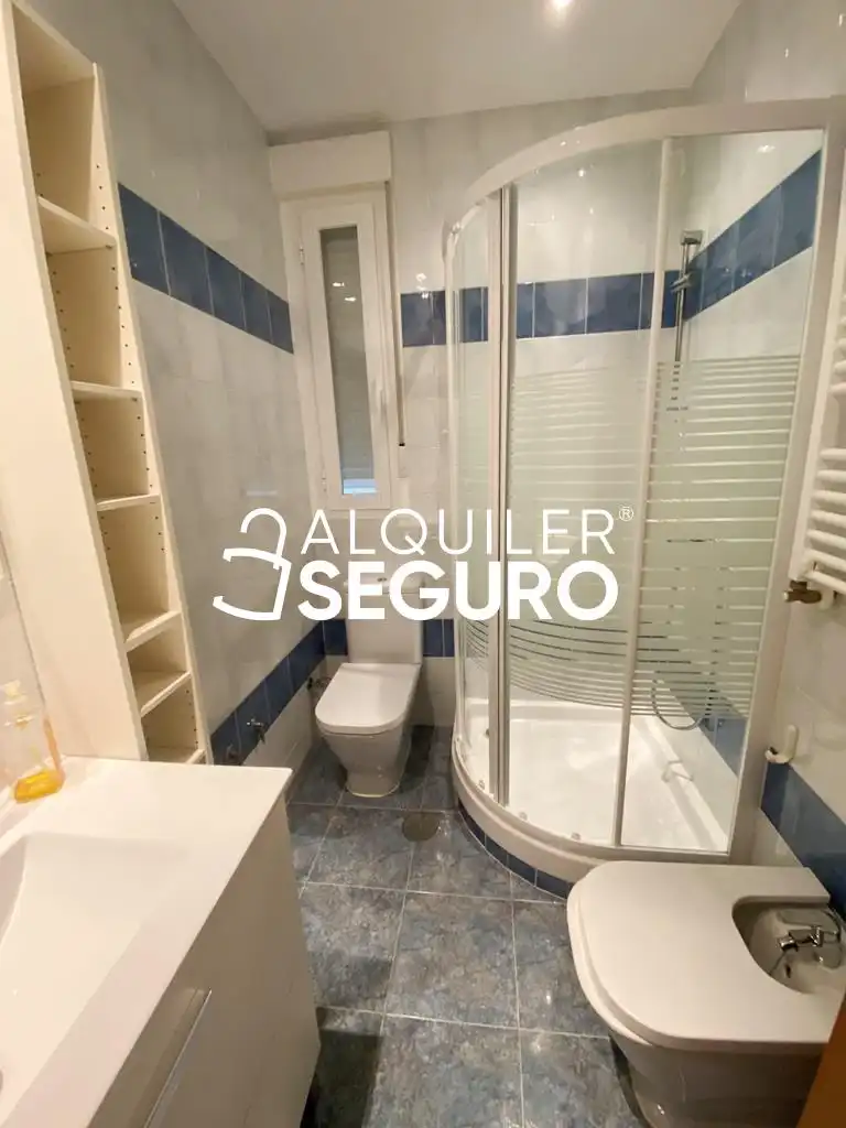 Baño de Piso de alquiler en Madrid con Calefacción