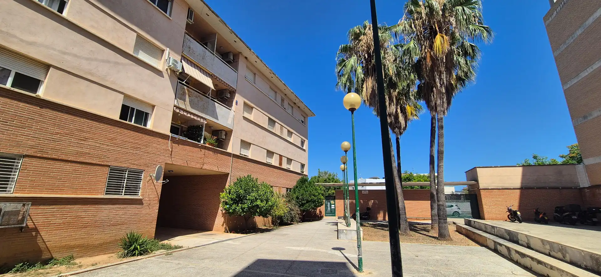 Vista exterior de Pis en venda en Gandia amb Balcó, Internet i Alarma