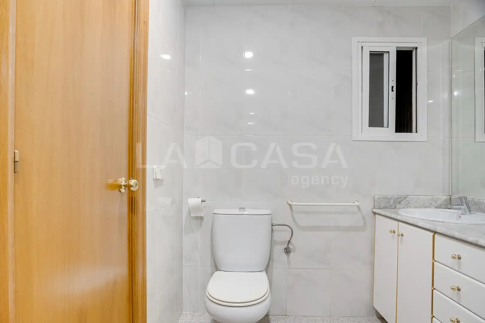 Baño de Piso en venta en Barcelona con Calefacción y Balcón