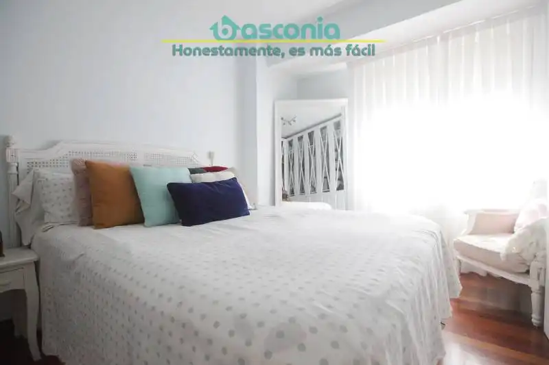Habitación de Piso en venta en Basauri  con Amueblado y Balcón