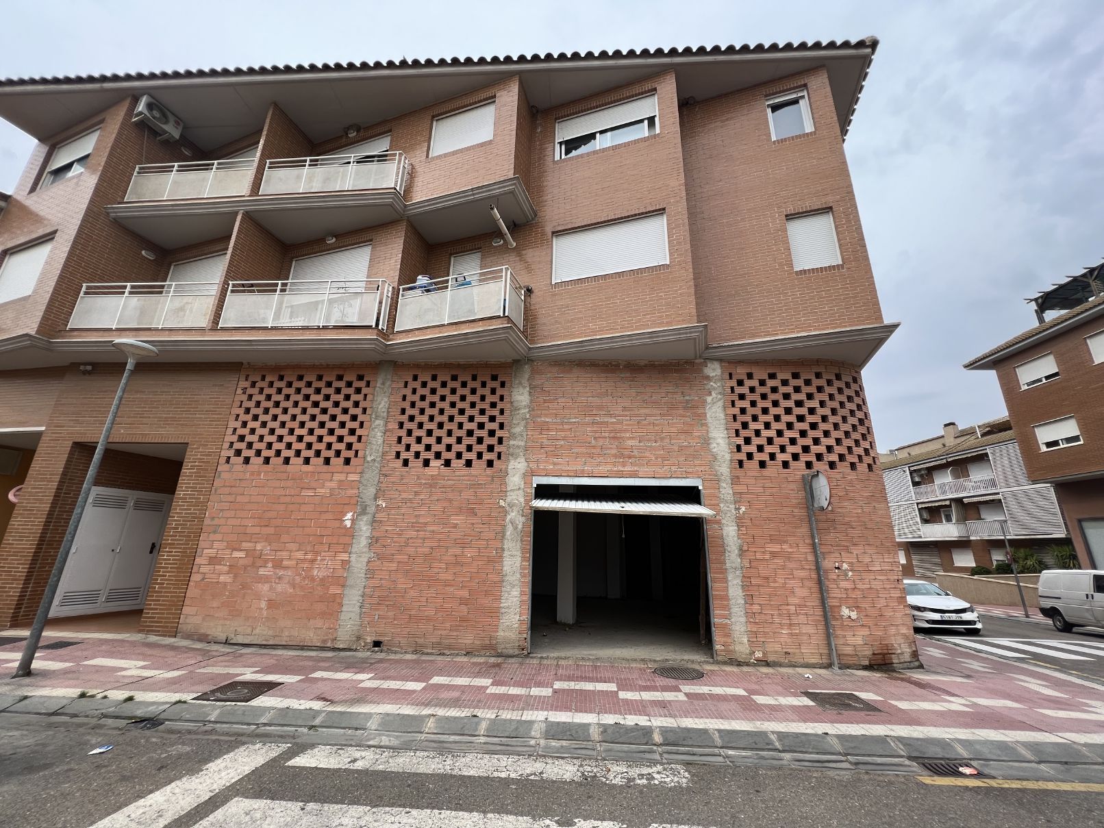 Exterior view of Premises for sale in La Puebla de Alfindén