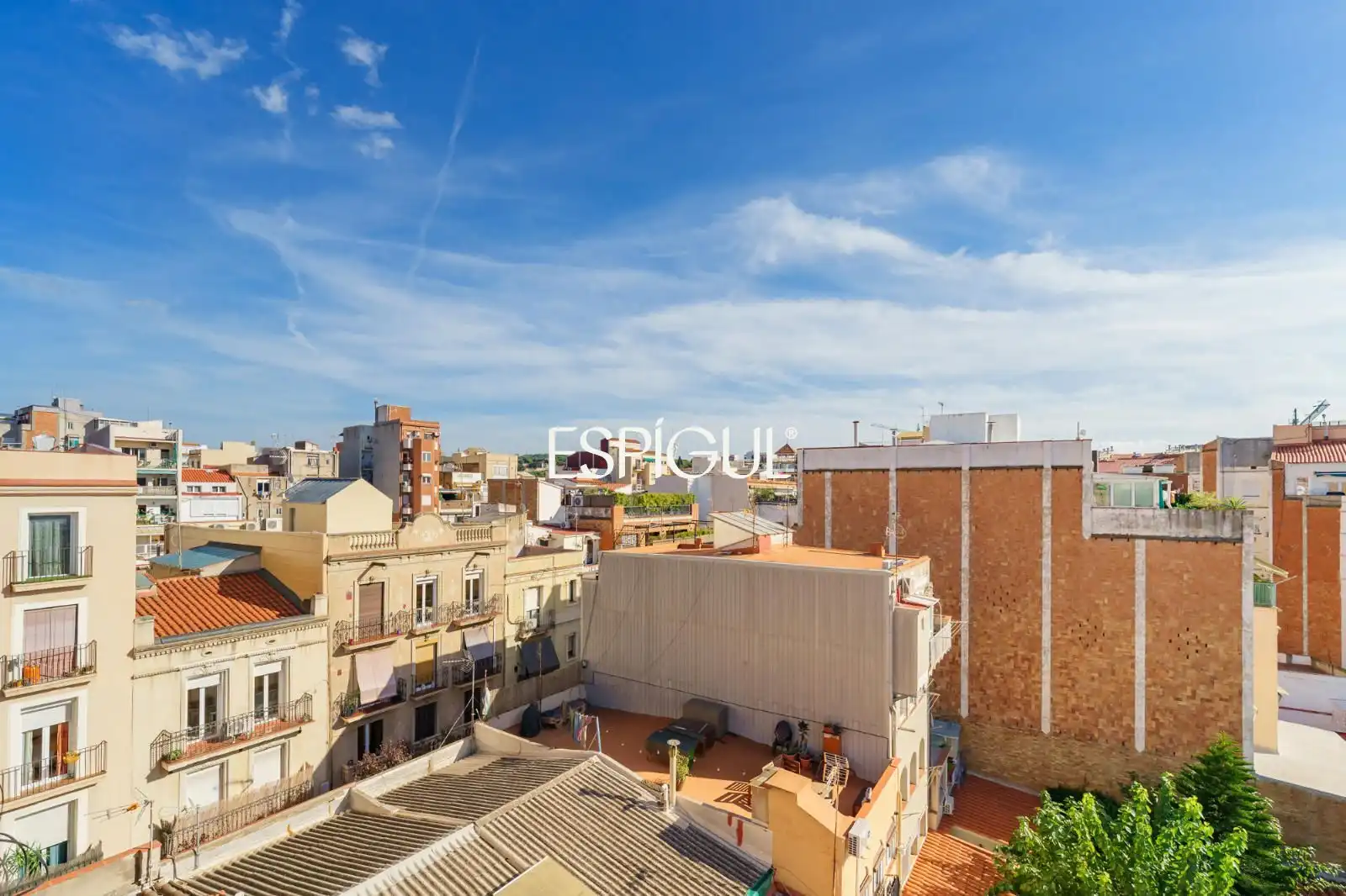 Vista exterior de Casa adosada en venda en Sants - Montjuïc