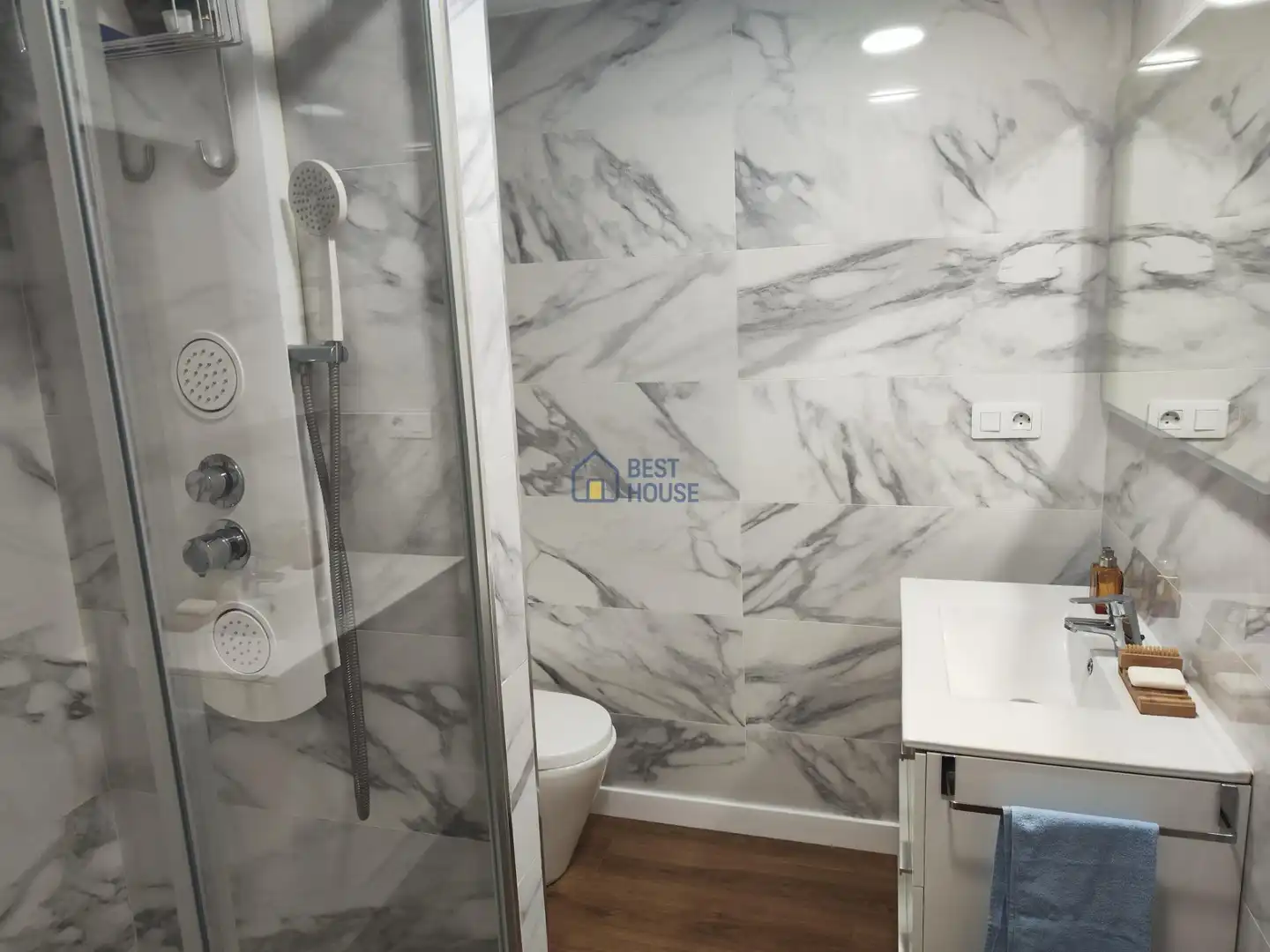 Bathroom of Flat for rent in León Capital   with Heating and Terrace