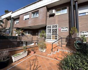 Vista exterior de Casa o xalet en venda en San Fernando de Henares amb Aire condicionat, Parquet i Terrassa