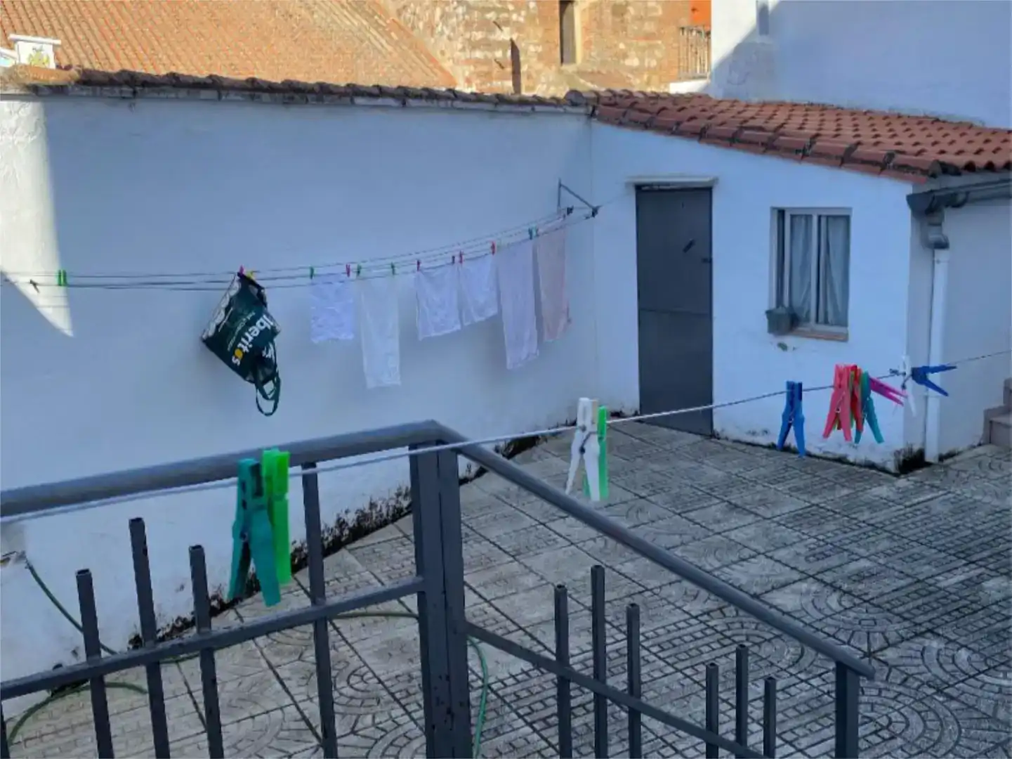 Vista exterior de Casa adosada en venda en Agudo amb Balcó