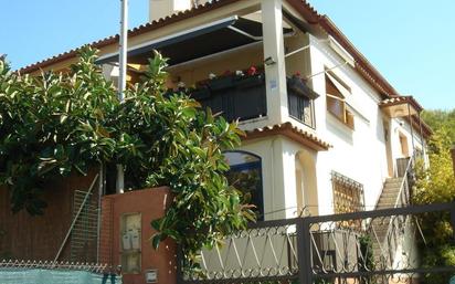 Vista exterior de Casa adosada en venda en  Tarragona Capital amb Traster, Piscina i Balcó