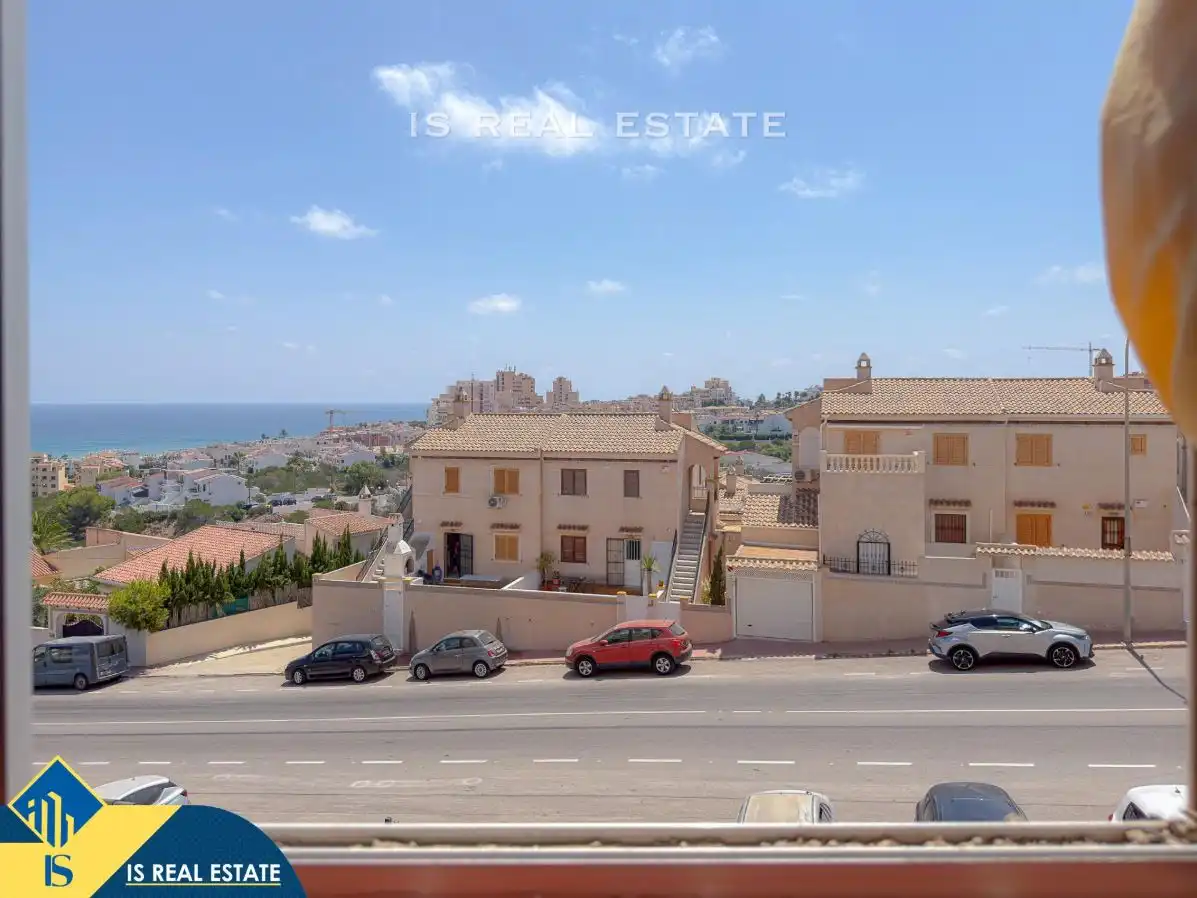 Vista exterior de Estudi en venda en Torrevieja amb Calefacció, Terrassa i Moblat