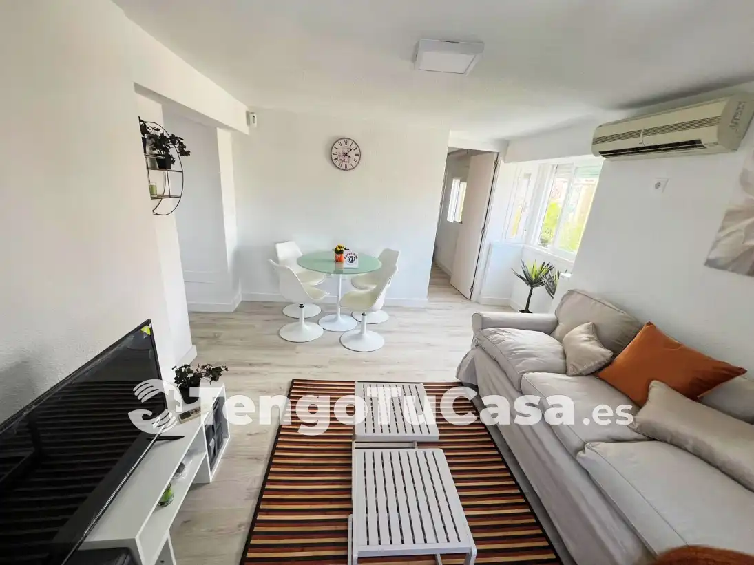 Living room of Flat for sale in Madrid  with Air Conditioner, Furnished and Oven