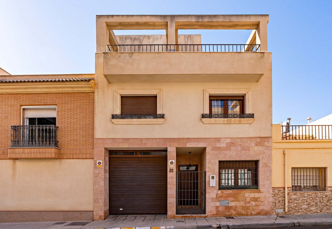 Vista exterior de Casa o xalet en venda en El Ejido amb Aire condicionat, Terrassa i Traster