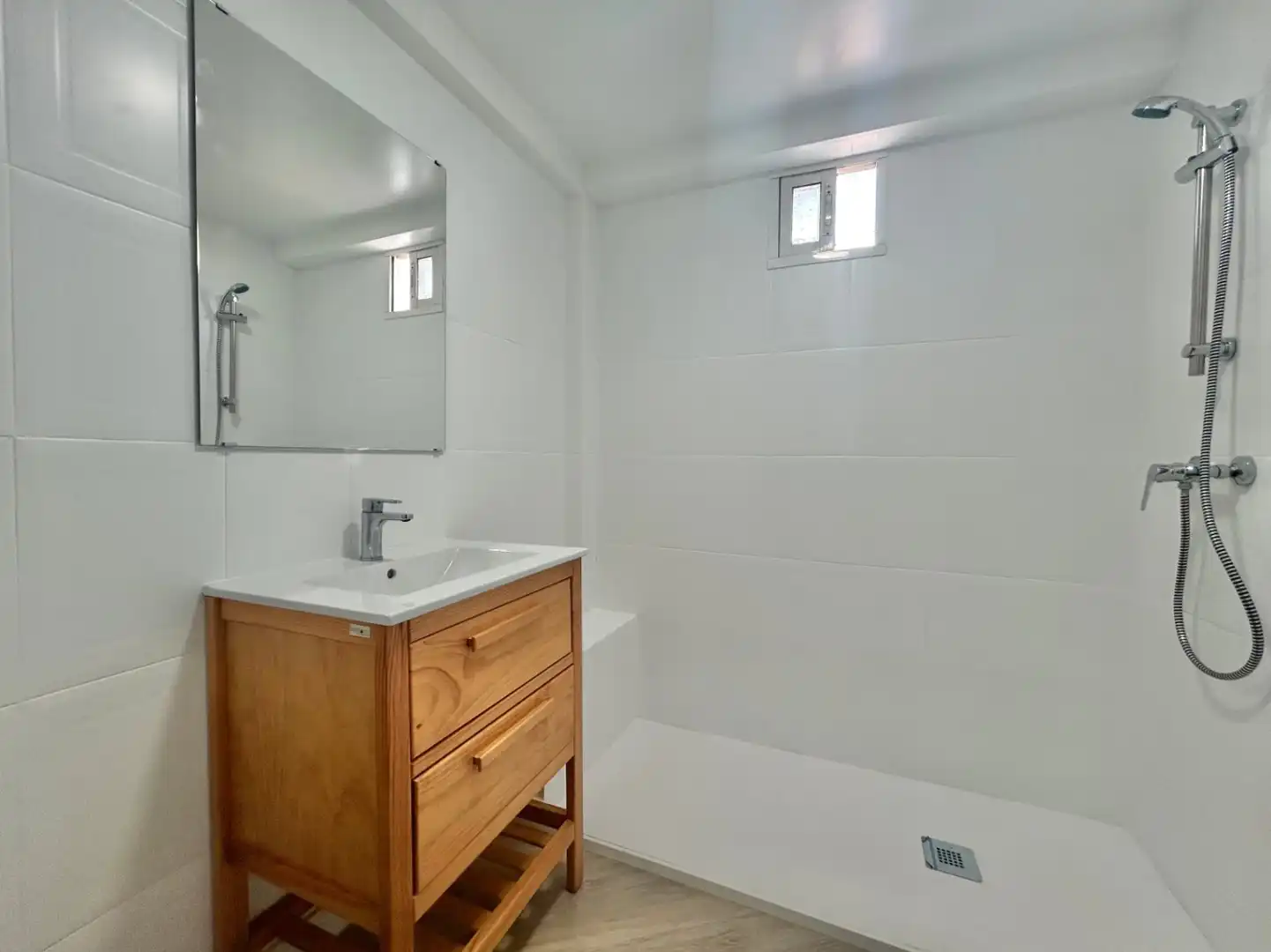 Bathroom of Apartments for sale in Málaga  with Air Conditioner and Internet