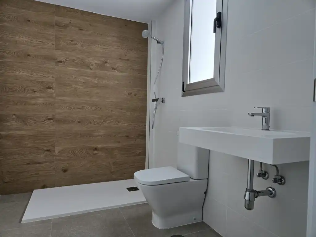 Baño de Apartamento en venta en Torremolinos con Aire acondicionado, Terraza y Internet