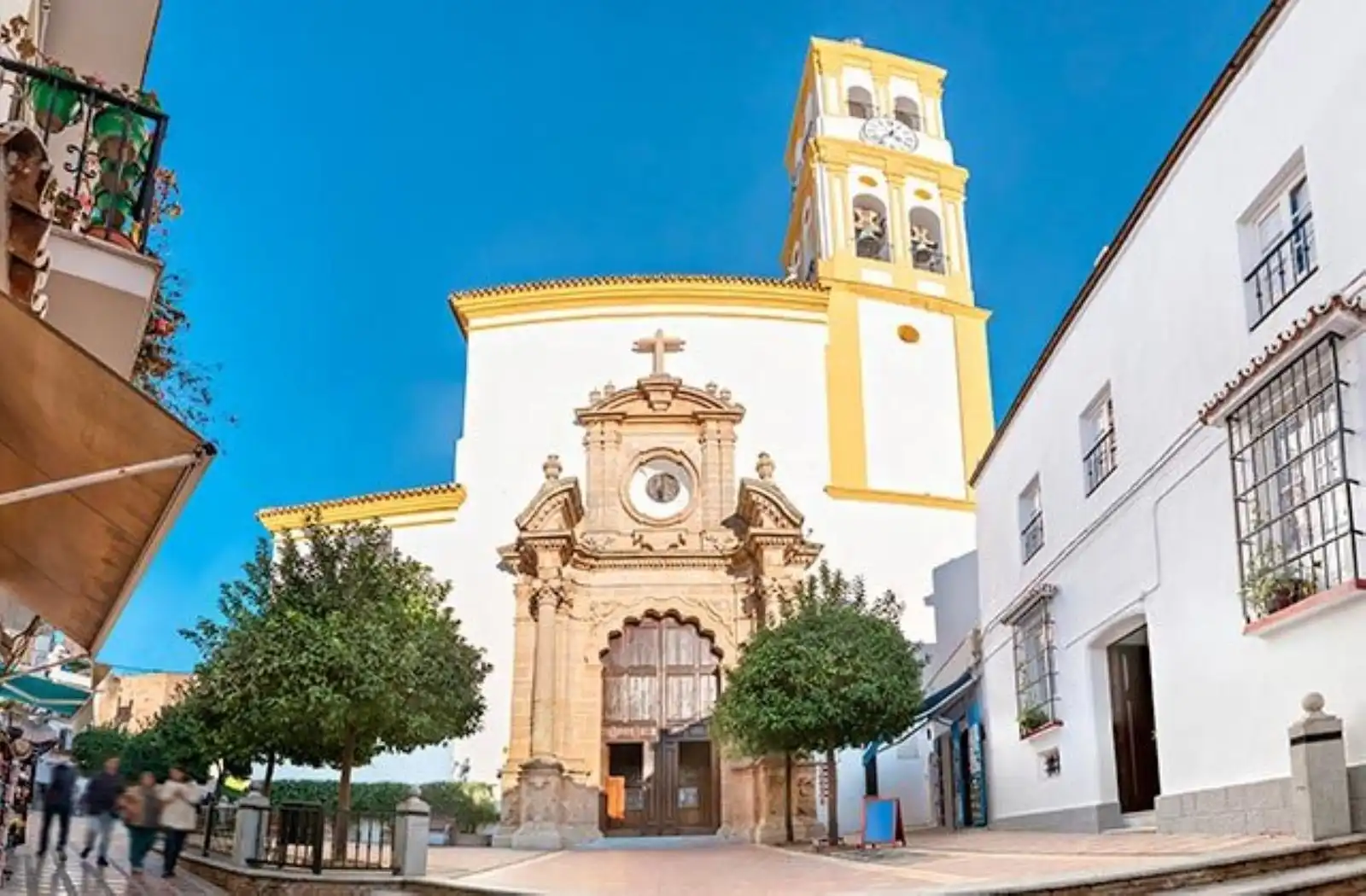 Vista exterior de Dúplex en venda en Marbella amb Aire condicionat i Moblat
