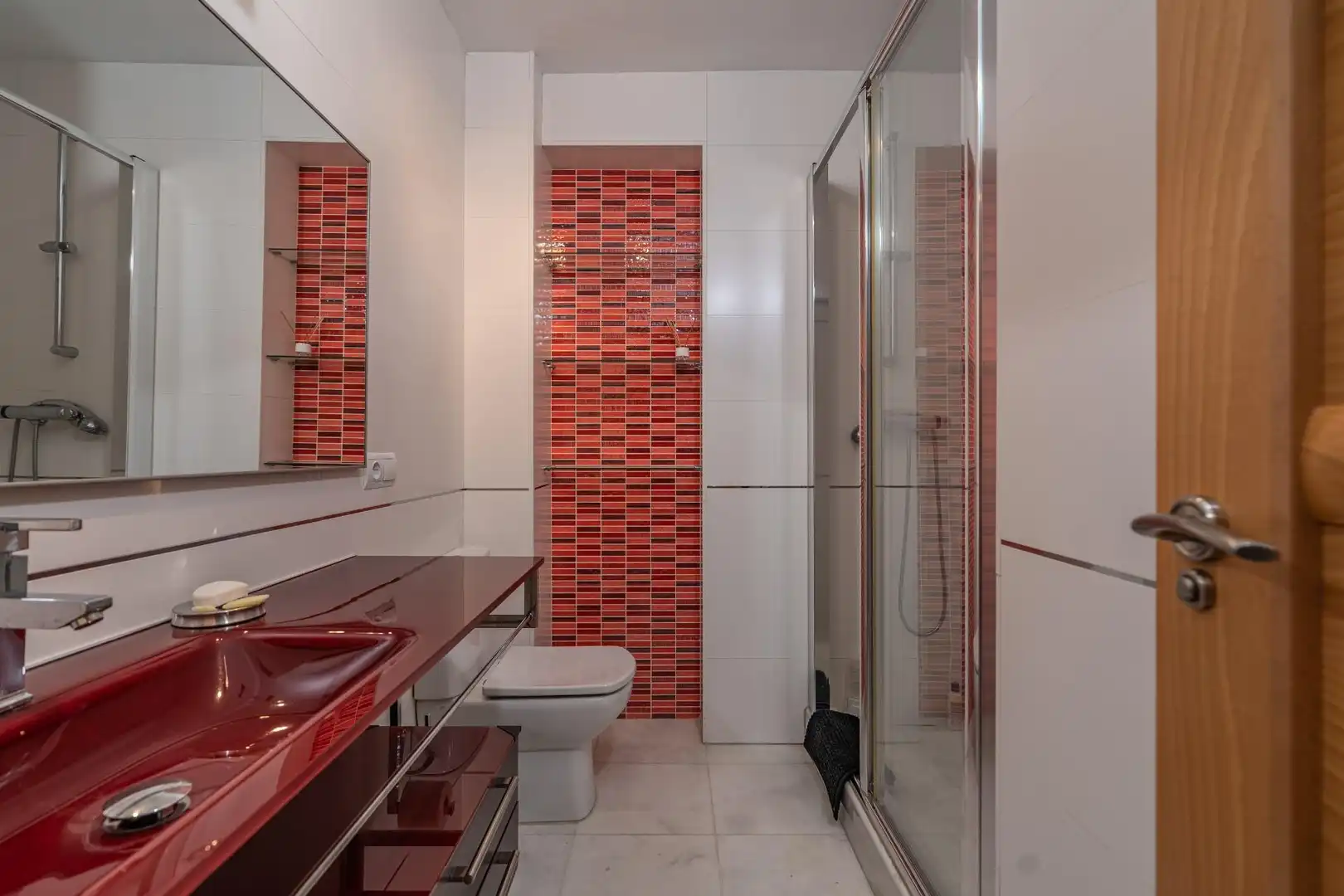 Bathroom of Flat for rent in Sevilla  with Air Conditioner, Heating and Furnished