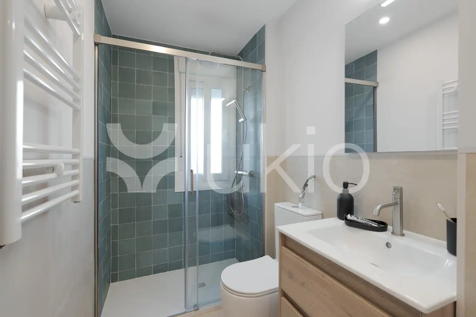 Bany de Apartament de lloguer en Madrid amb Aire condicionat, Calefacció i Moblat