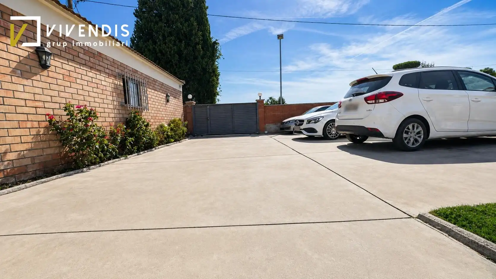 Parking de Casa o chalet en venta en Rosselló con Jardín privado