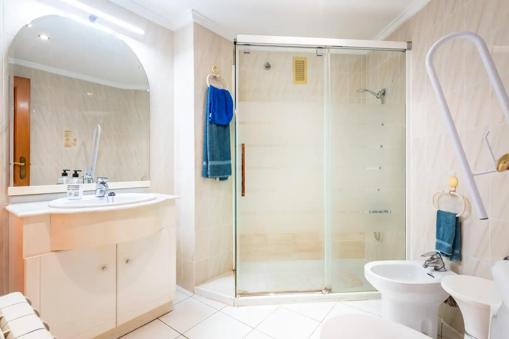 Bathroom of Flat for sale in Mislata  with Air Conditioner, Heating and Balcony