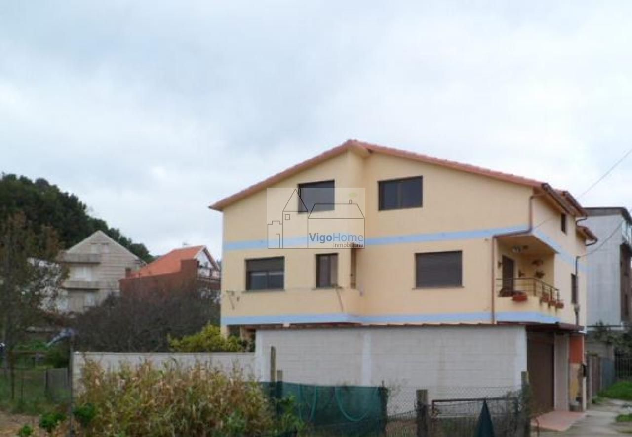 Vista exterior de Casa o xalet en venda en Moaña amb Calefacció, Jardí privat i Terrassa