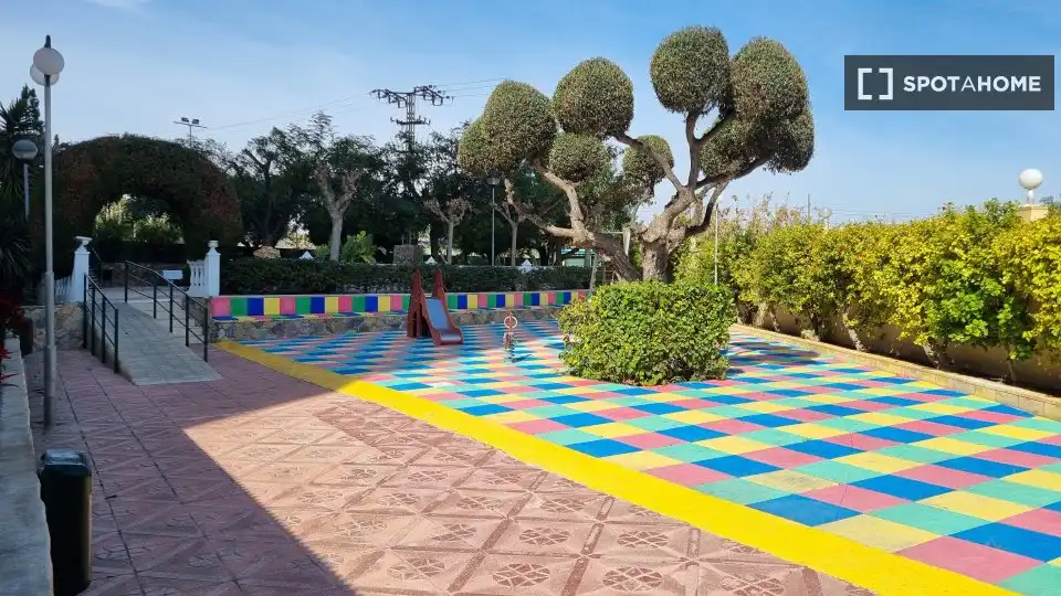 Jardí de Apartament per a compartir en Alicante / Alacant amb Aire condicionat, Terrassa i Moblat