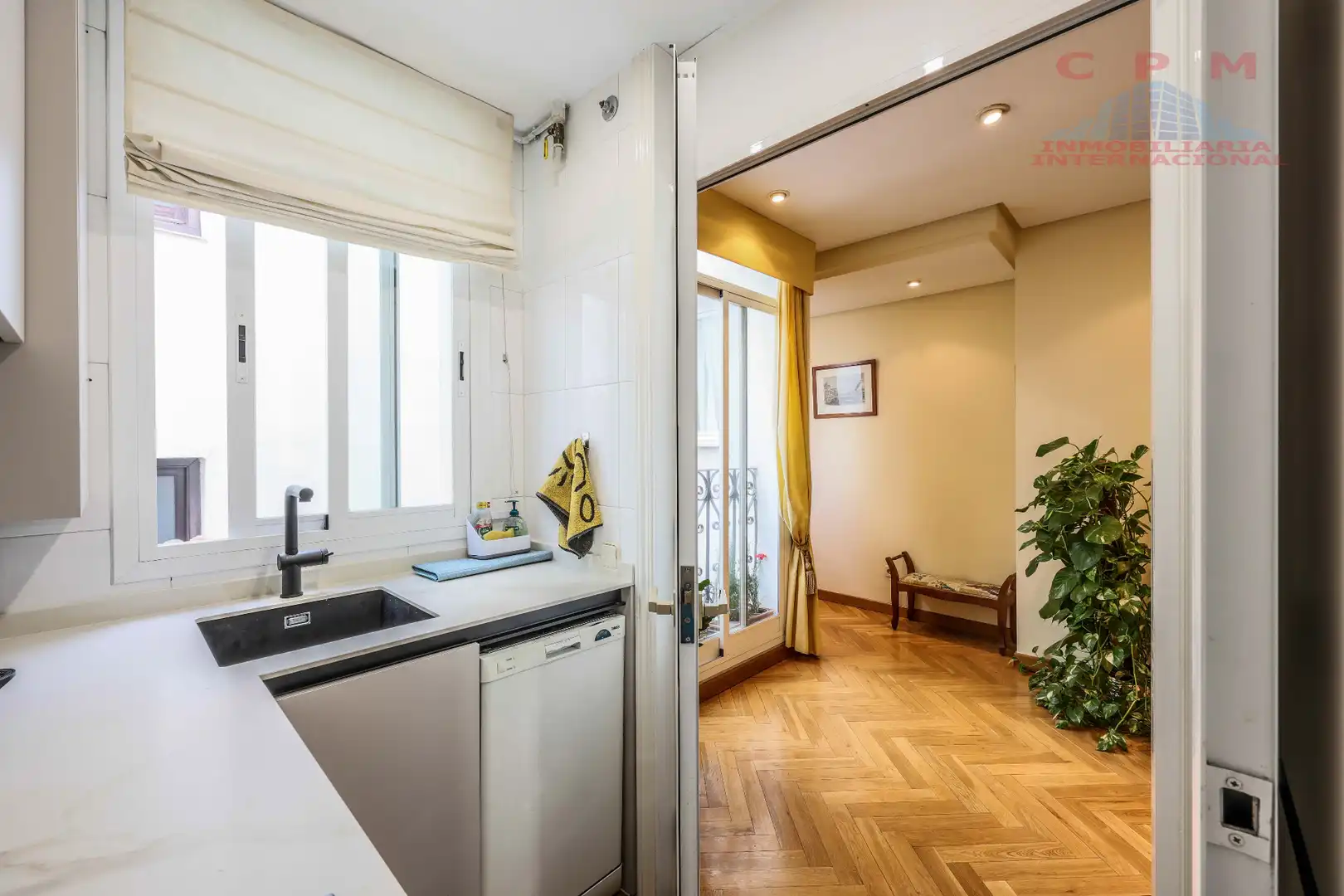 Kitchen of Flat for rent in Madrid  with Air Conditioner, Heating and Parquet flooring