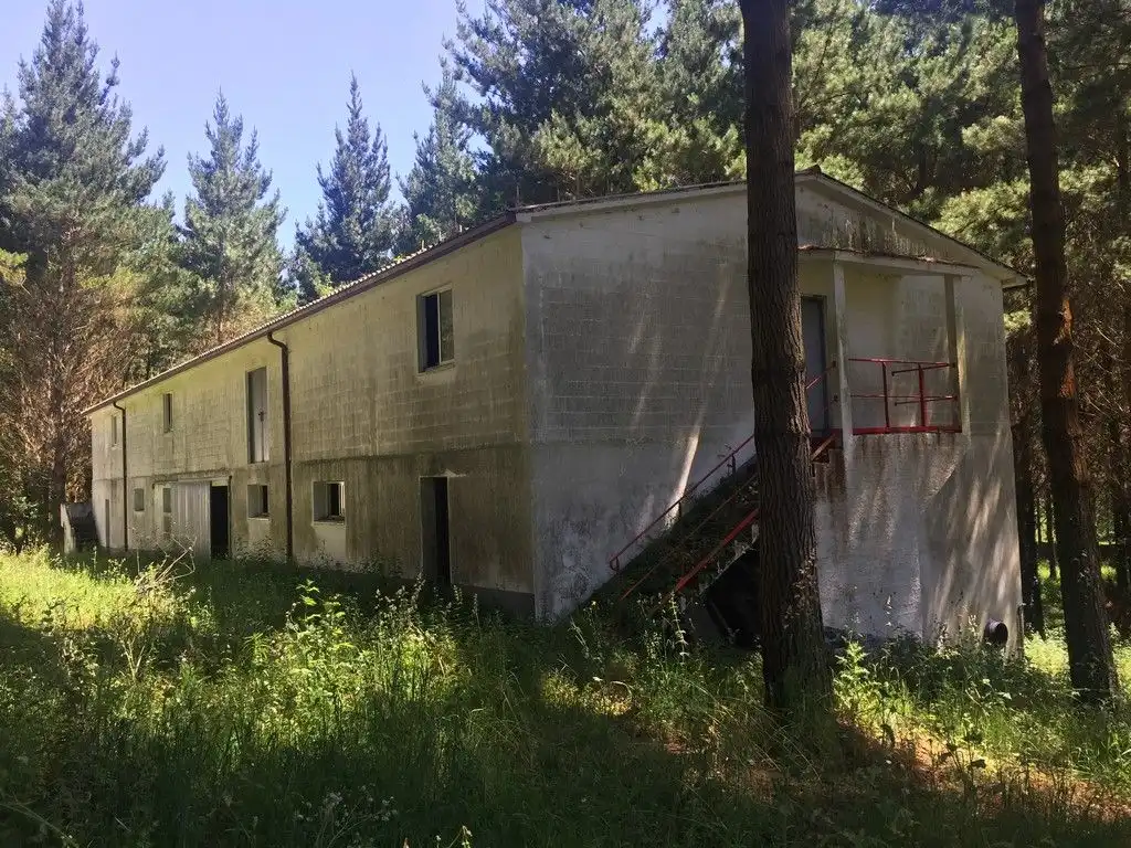 Industrial building to rent in Carral
