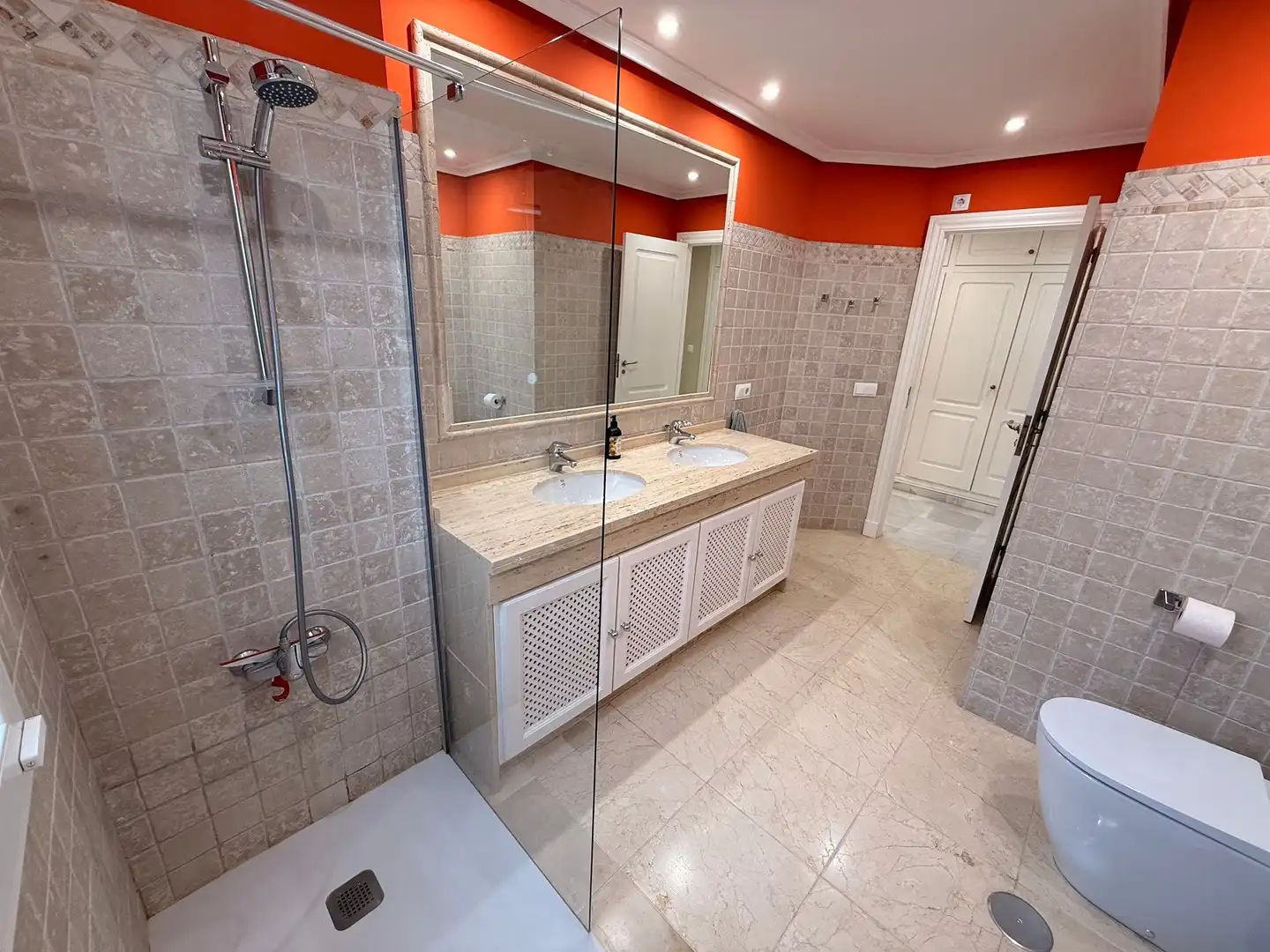 Baño de Apartamento de alquiler en Altea con Aire acondicionado, Calefacción y Jardín privado