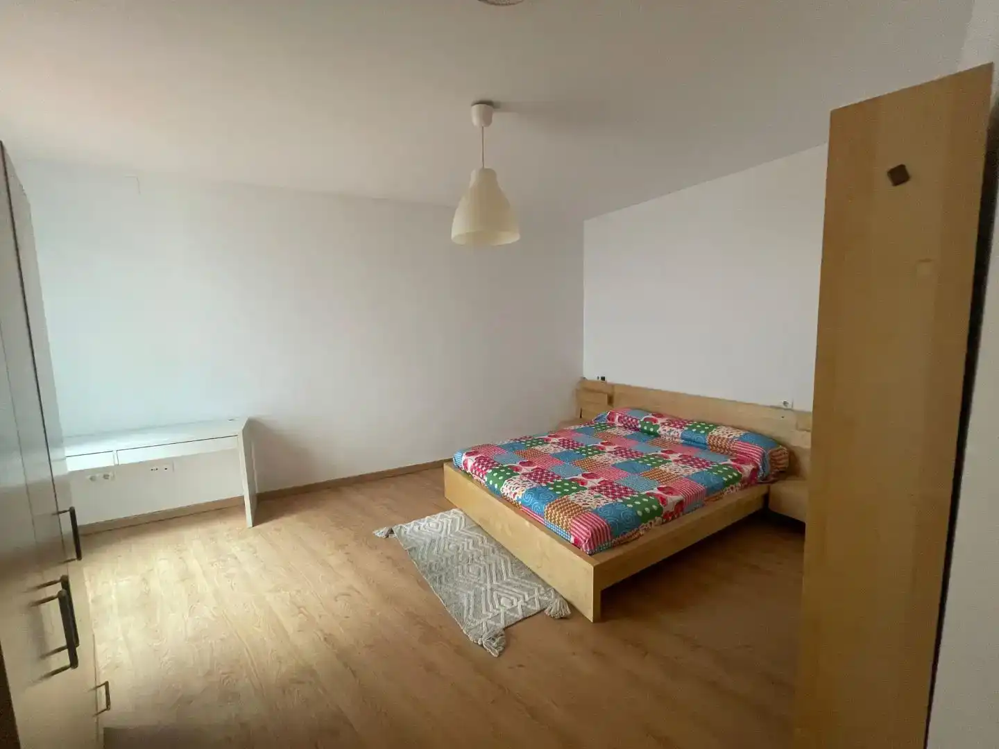 Dormitori de Pis per a compartir en Tortosa amb Aire condicionat, Parquet i Moblat